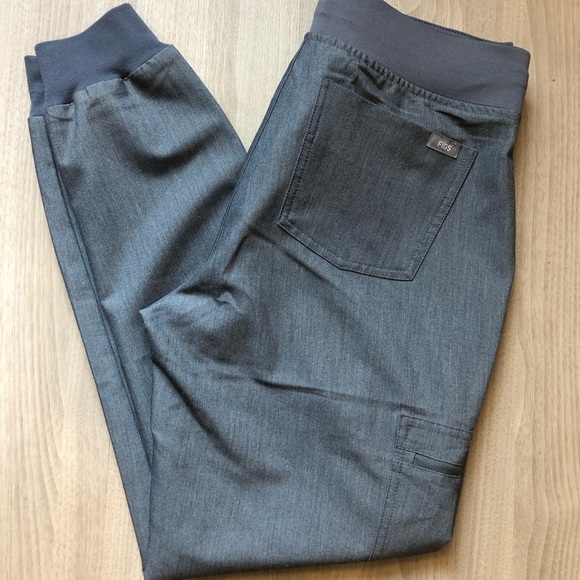 Fish Scrub Set. Graphite. Small. Jogger - Picture 4 of 7